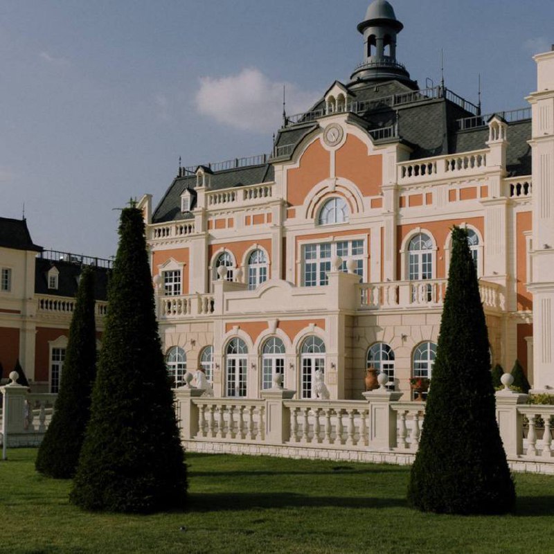 18.05 отправляемся на ночь музея на винодельне @chateau_de_talu 
Берем бокал в руку и культрно-эстетически обогащаемся, просвещаемся и наслаждаемся.